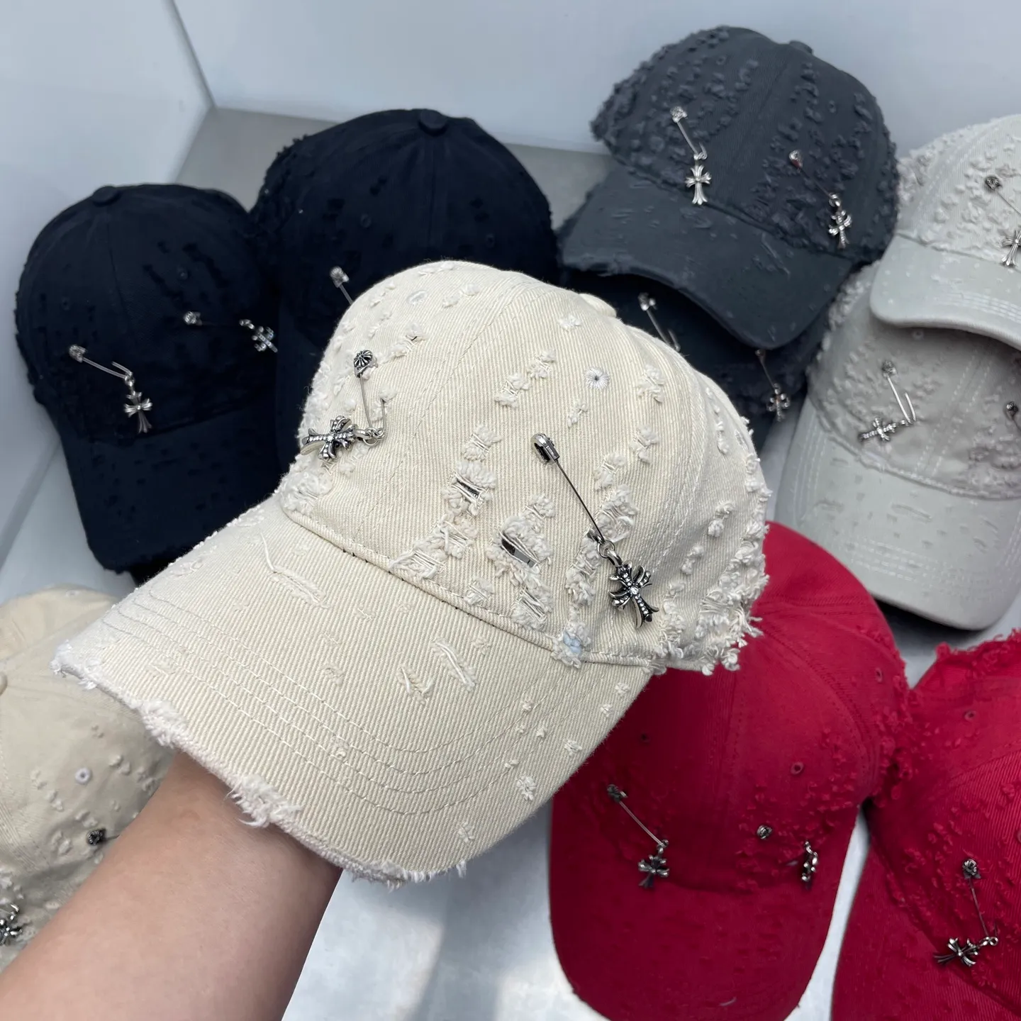 Crowe heart hole baseball cap